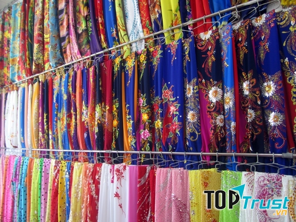 Một góc cửa hàng may Hồng Hà