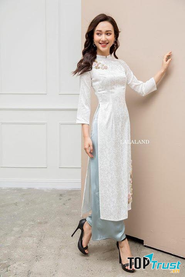 Ưu điểm của Áo dài Linh Giang là các thiết kế cực kỳ bắt trend, gây được ấn tượng với mọi người ngay từ cái nhìn đầu tiên