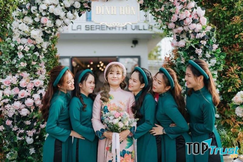 Áo dài mâm quả MiA