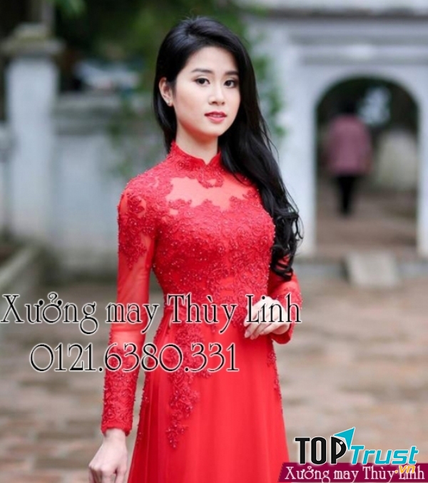 Tà áo dài cô dâu trên chất liệu ren