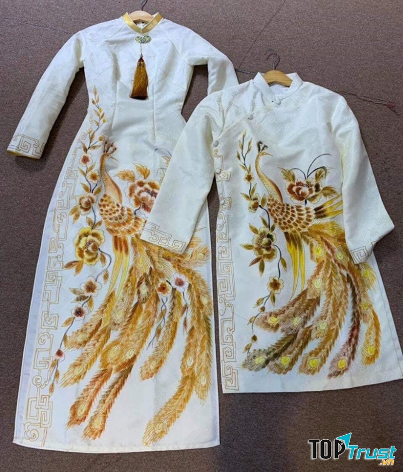 Bạn sẽ được lựa chọn các mẫu áo dài phong phú từ áo dài đôi cho các cặp cô dâu chú rể, áo dài truyền thống, áo dài cách tân