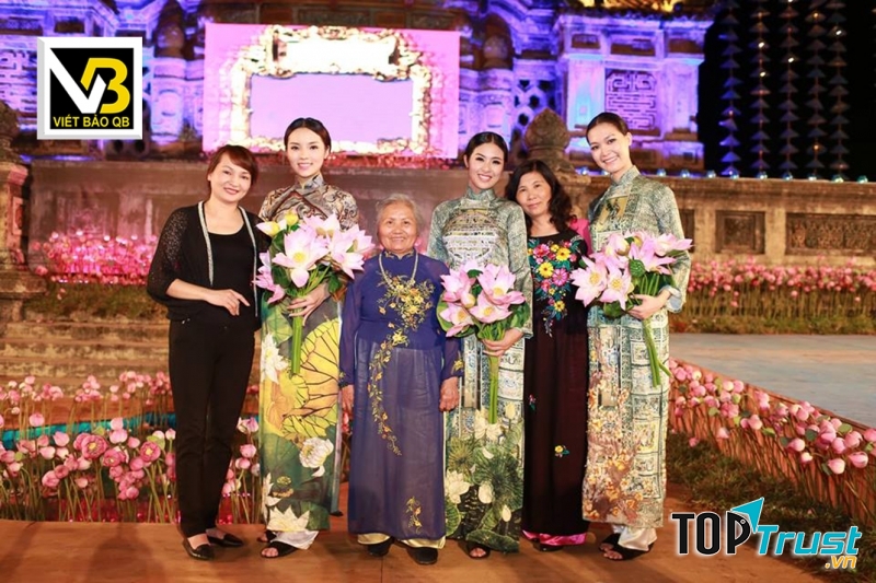 Thiết kế áo dài của NTK Viết Bảo