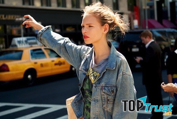 Áo denim (Khoảng 150 đến 300 nghìn VNĐ)