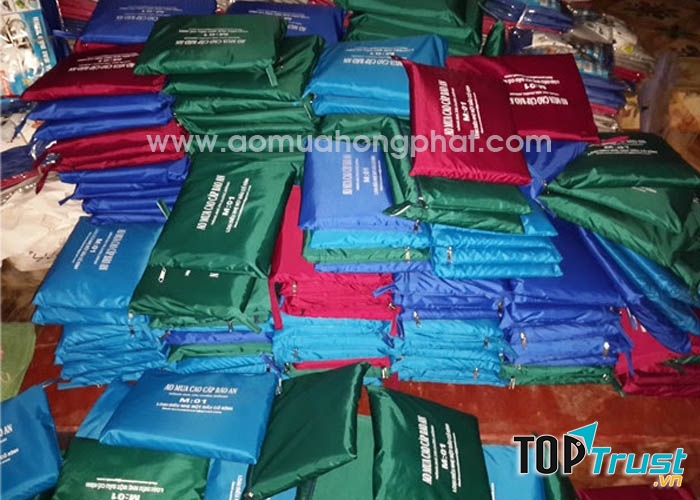 áo đi mưa của Hồng Phát