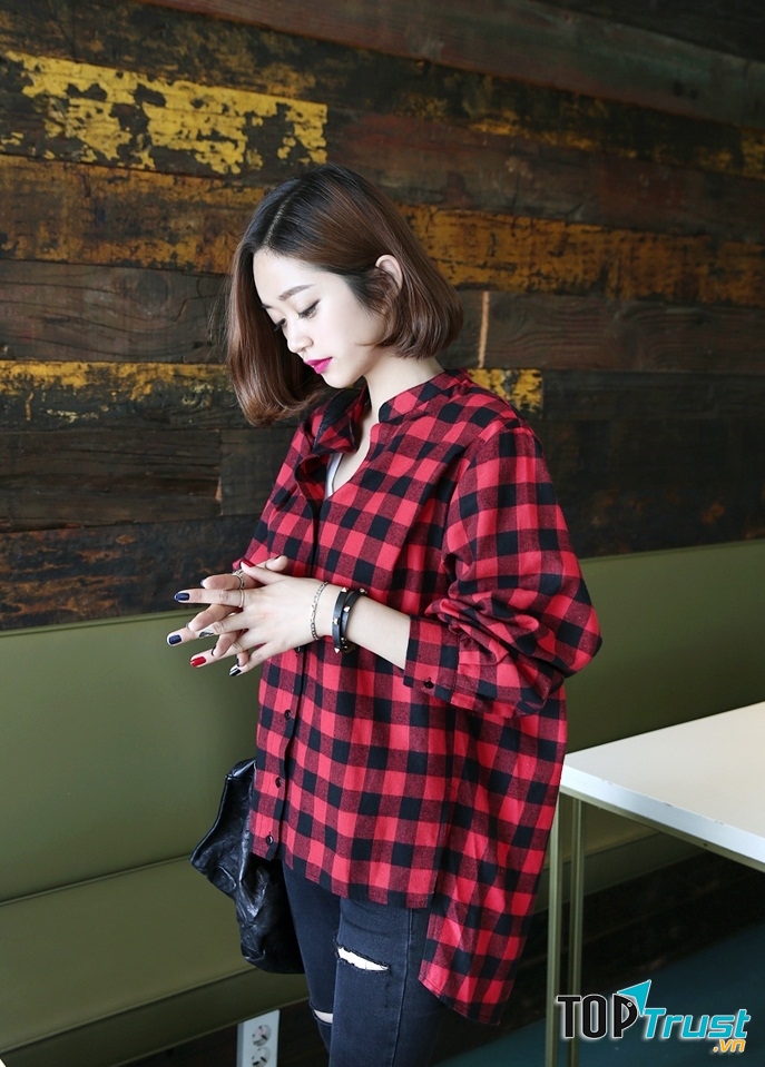 Những chiếc sơ mi dáng rộng sẽ giúp bạn ăn gian được vóc dáng . Ảnh minh họa.