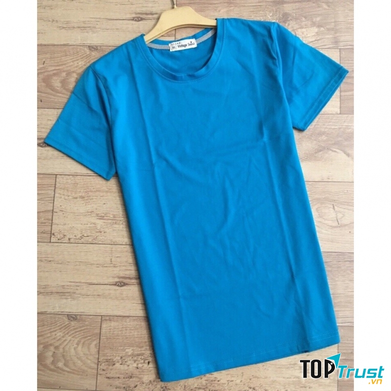 Sản phẩm áo thun trơn làm từ chất liệu vải cotton 4 chiều dày mịn