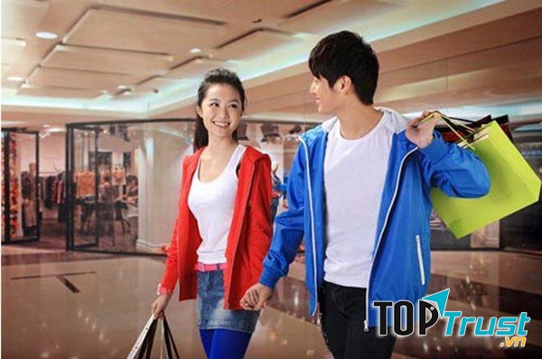 Cùng nàng đi chọn quần áo