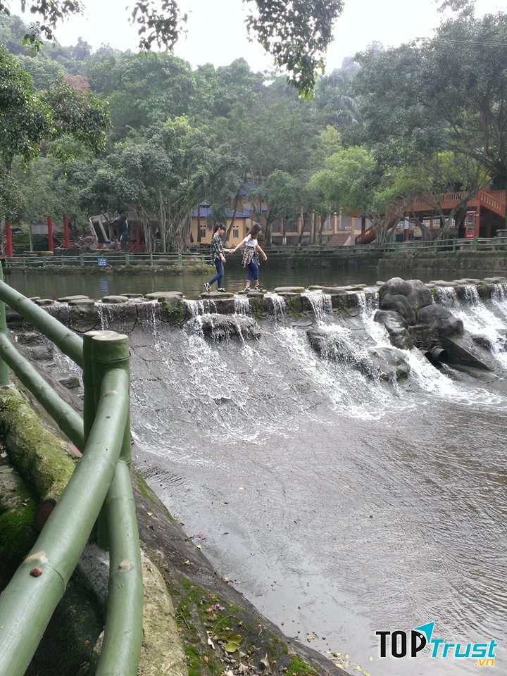 Thác nước nhỏ