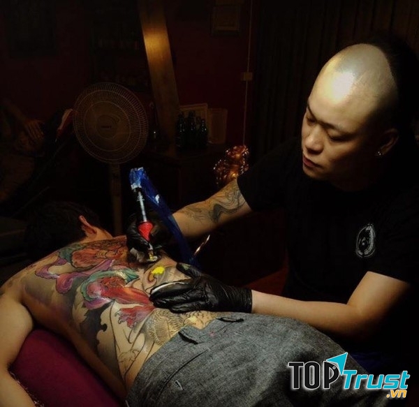 Một tác phẩm sắp được hoàn thiện tại Aoki Tattoo Studio