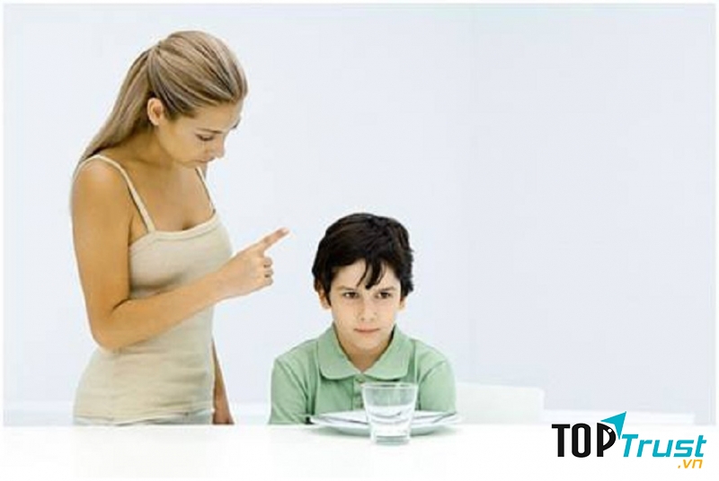 Áp đặt suy nghĩ của con