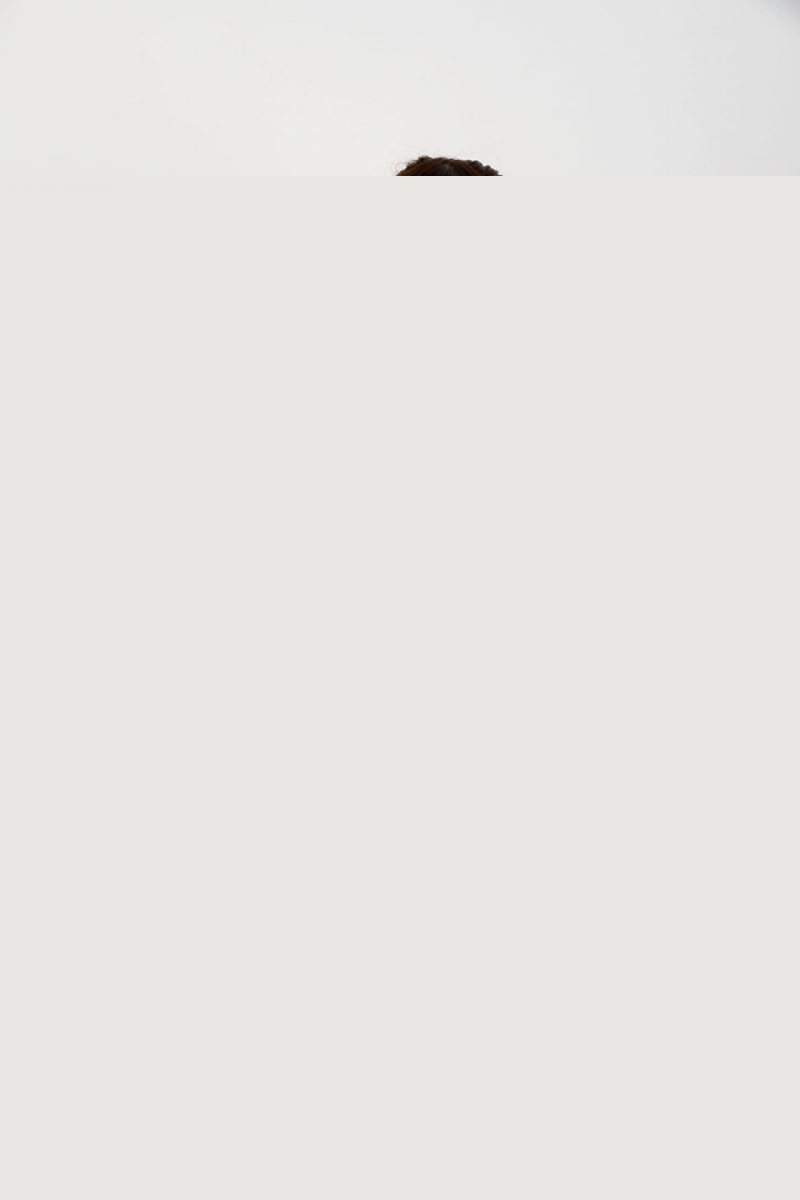 Áo len tay dài cánh dơi với màu xanh thanh lịch