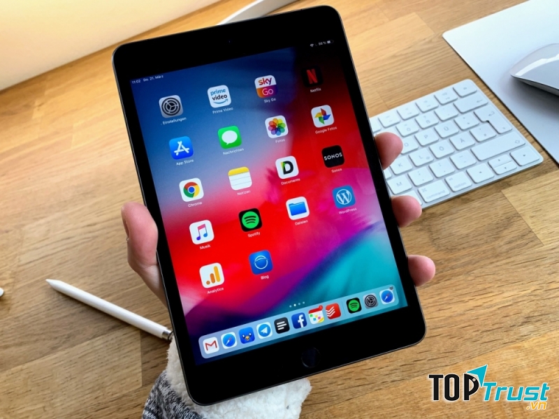 Apple iPad Mini (2019) mới đi kèm với bộ vi xử lý A12 Bionic mạnh mẽ và kiến trúc 64 bit là một bước nhảy vọt về hiệu năng.