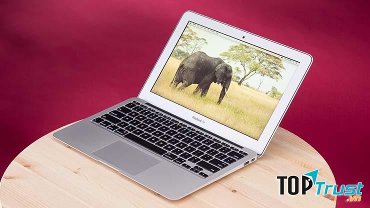 Apple MacBook Air (11-inch, 2015)