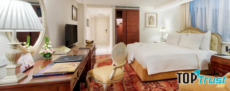 Khách sạn có tới 123 phòng, 2 nhà hàng và 4 quầy bar.