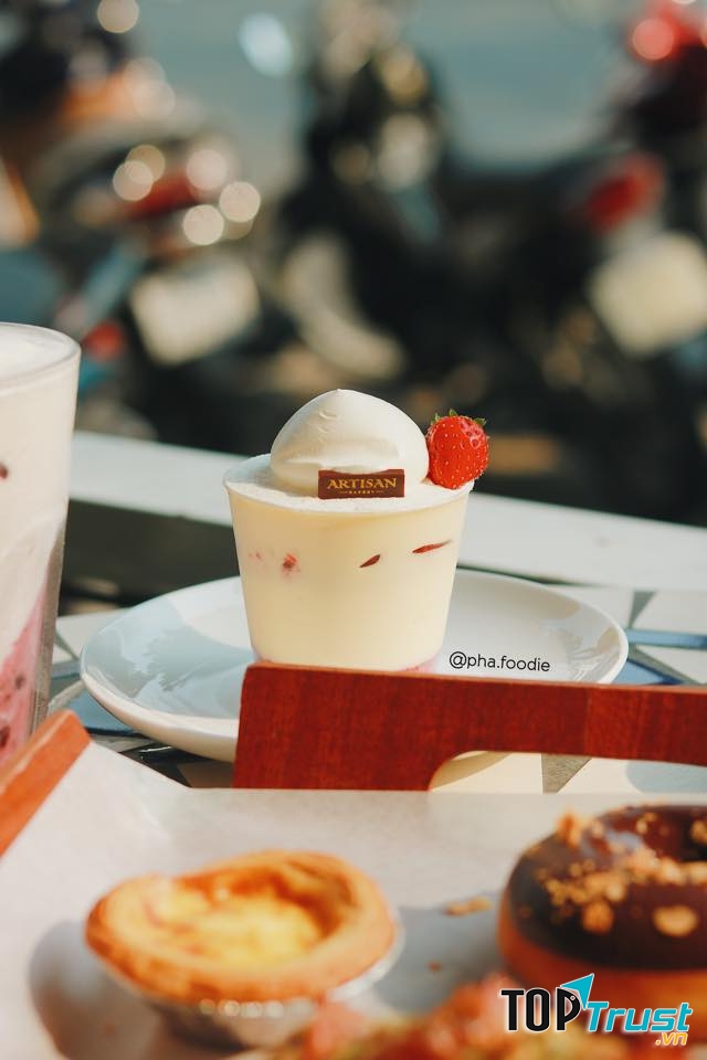 Artisan Bakery & Cofee là một tiệm bánh Hàn Quốc vừa ngon vừa xinh.