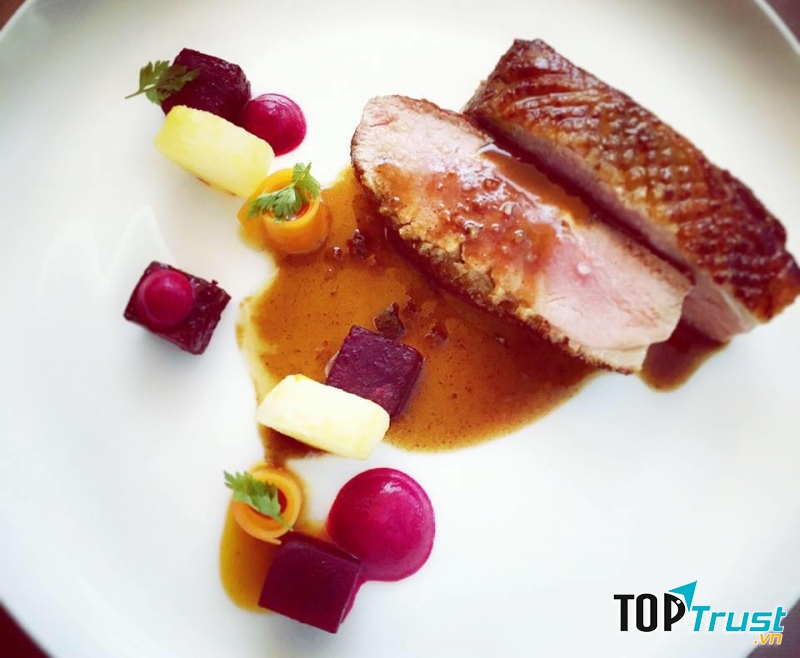 Các món ăn tại Nhà hàng Atelier Des Rêves đều được chuẩn bị rất cẩn thận từ khâu chuẩn bị nguyên liệu đến việc chế biến, trang trí