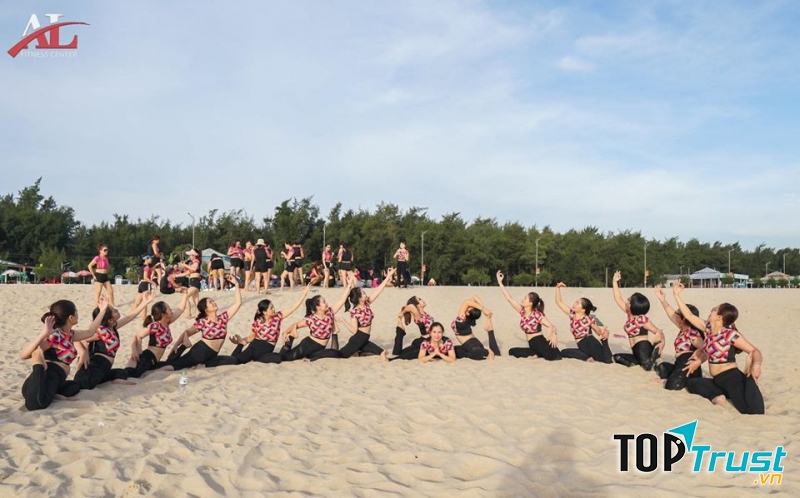 Tập luyện trên biển cùng hội viên của Âu Lạc Fitness Center
