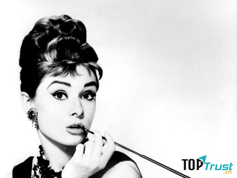 Ít ai có thể phủ nhận thành công của Audrey Hepburn với tượng vàng Oscar năm 24 tuổi.
