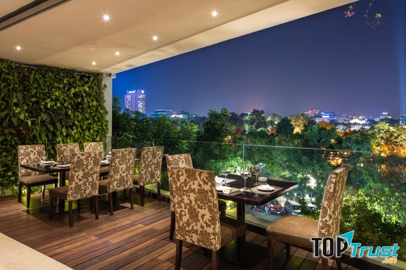 Không gian sang trọng với khung cảnh làm say lòng người