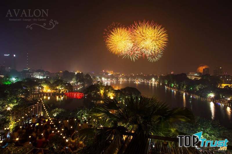 Quang cảnh nhìn từ Avalon trong đêm giao thừa