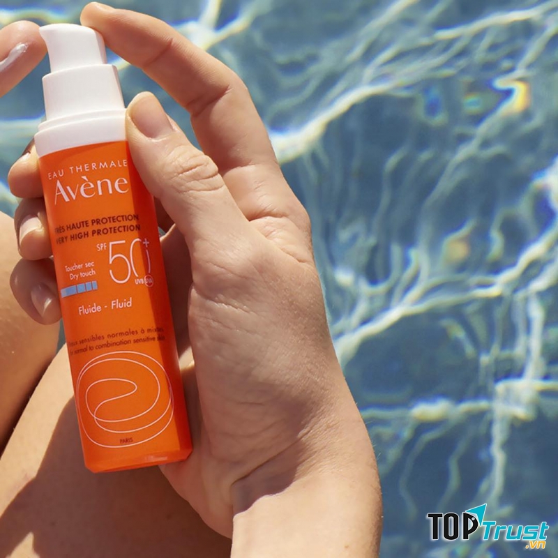 Avène Very High Protection  còn chứa chất chống oxy hóa, dưỡng ẩm và kháng viêm.