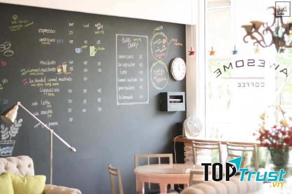 Menu được viết art ngay trên tường