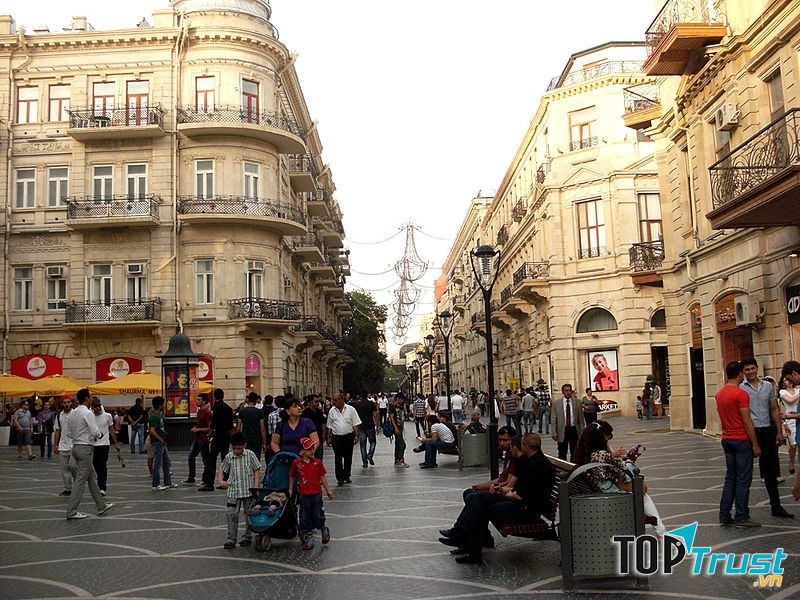 Azebaijan hoàn toàn có thể thu hút rất nhiều khách du lịch nhờ vẻ đẹp hiện đại cùng giá sinh hoạt thuộc hàng thấp nhất trên thế giới