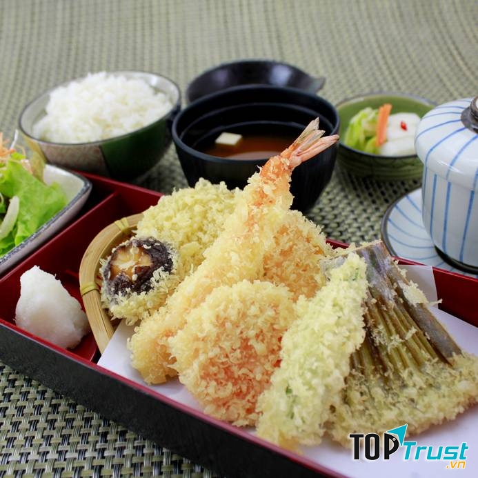 Sashimi rất tươi ngon và hấp dẫn