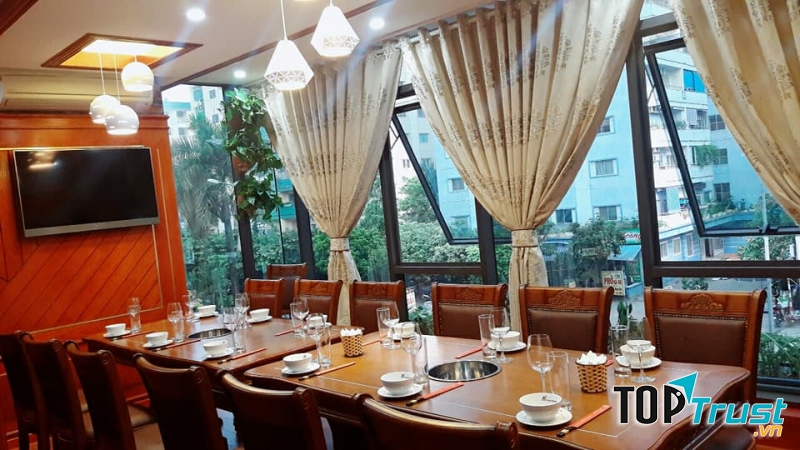 Không gian rộng rãi và hào nhoáng, nhà hàng Ba ba Sơn Đông sẽ giúp bữa tiệc tất niên thêm sang trọng