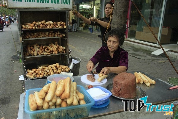 Bà Già - Bánh Mì Cay Chính Hiệu, địa chỉ mua bánh mì cay ngon nhất Hải Phòng