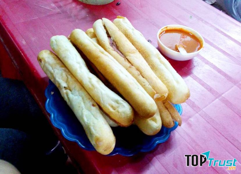 Bánh Mì Cay Bà Già