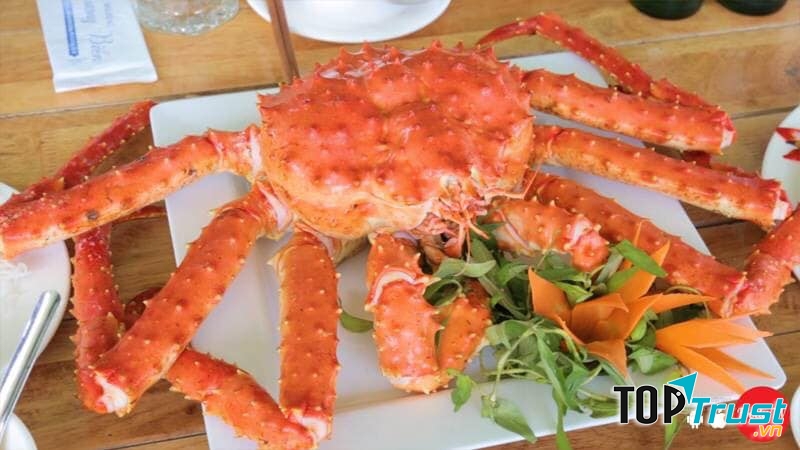 Nhắc đến những địa chỉ hải sản ngon ở Huế, chắc chắn chúng ta không thể bỏ qua được Ba Gian Quán.