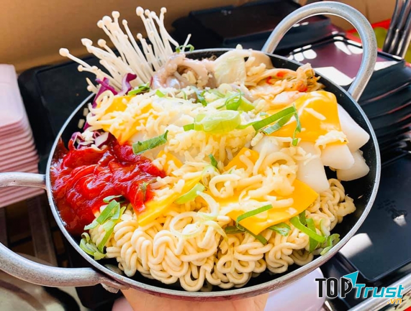 Thêm một địa chỉ ăn lẩu nữa ở Nha Trang đó là Bà Hạnh Food