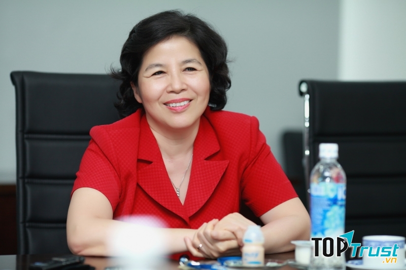 Vẻ đẹp mặn mà của bà Mai Kiều Liên.
