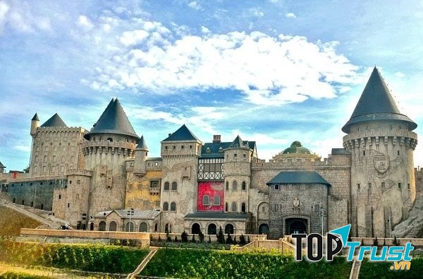 Ngôi làng Pháp ở Bà Nà Hills