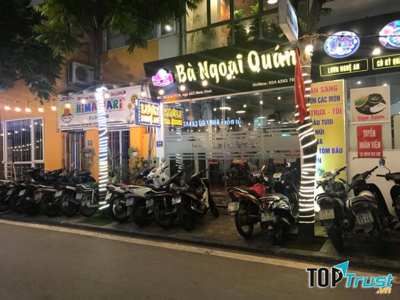 Bà Ngoại Quán là một địa chỉ ﻿﻿chuyên các món lươn Nghệ An, lẩu tôm bầu, cá sông, trâu tươi Bắc Ninh,... Là một quán nhậu được rất nhiều cánh mày râu yêu thích﻿