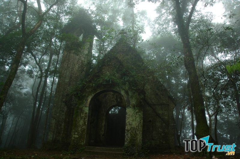 Nhà thờ cổ đầy bí ẩn ở Ba Vì