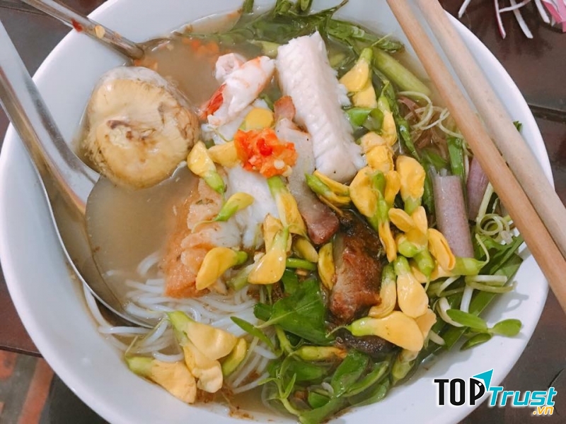 Bún nước lèo Bà xã quán