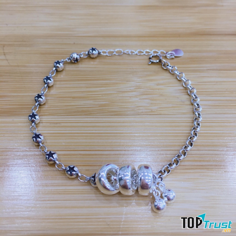 Một trong số những mẫu dây chuyền tại Bạc Hồng Hà