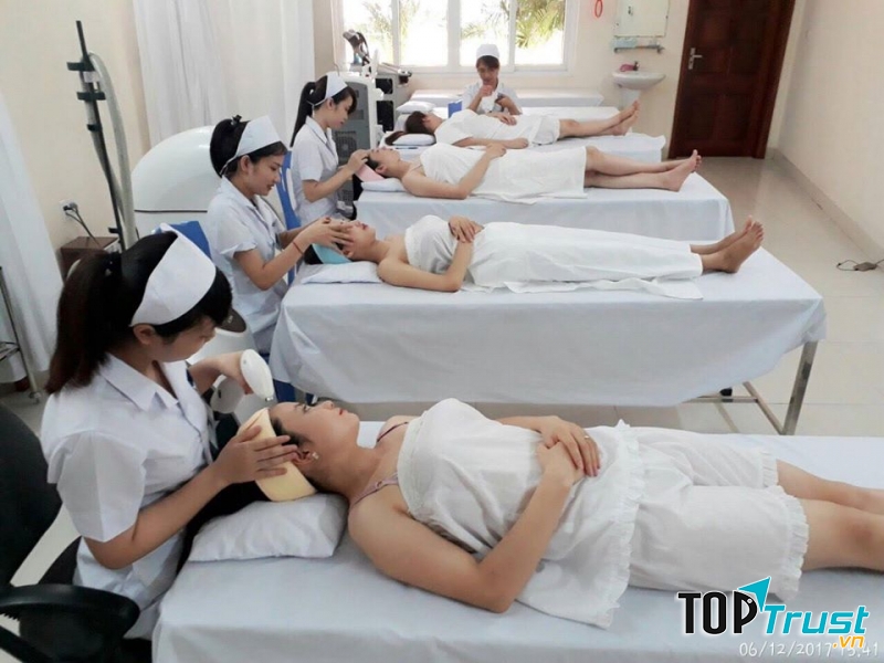 Bác Sỹ Chuyên Khoa II . Nguyễn Bá Hùng - Da liễu thẩm mỹ Hùng Bình