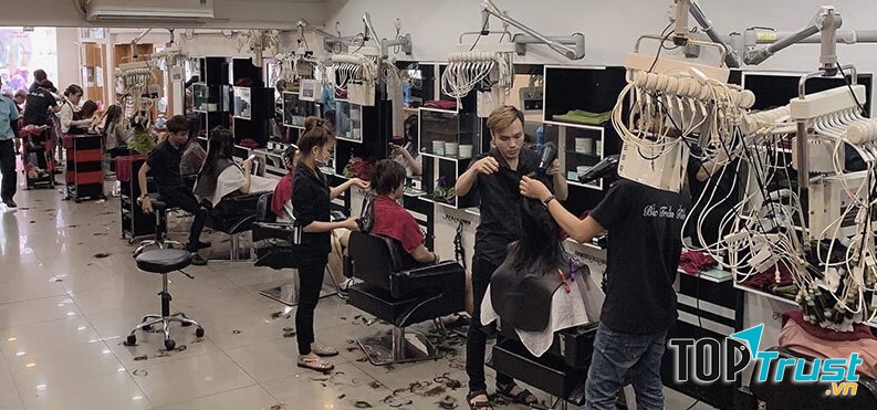 Bắc Trần Tiến Hair Salon là địa chỉ làm tóc được rất nhiều người nổi tiếng lựa chọn.