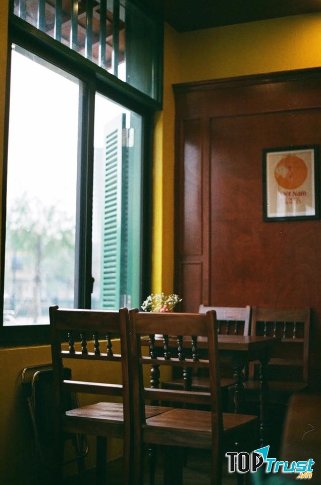 Không gian bên trong Bắc Việt Coffee vô cùng ấm cúng và tràn đầy vẻ hoài cổ