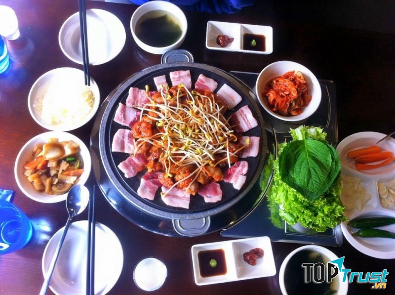 Bạch tuộc ba chỉ xào cay