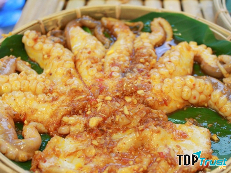 Bạch tuộc ướp gia vị tại Bạch Tuộc Nướng Thương