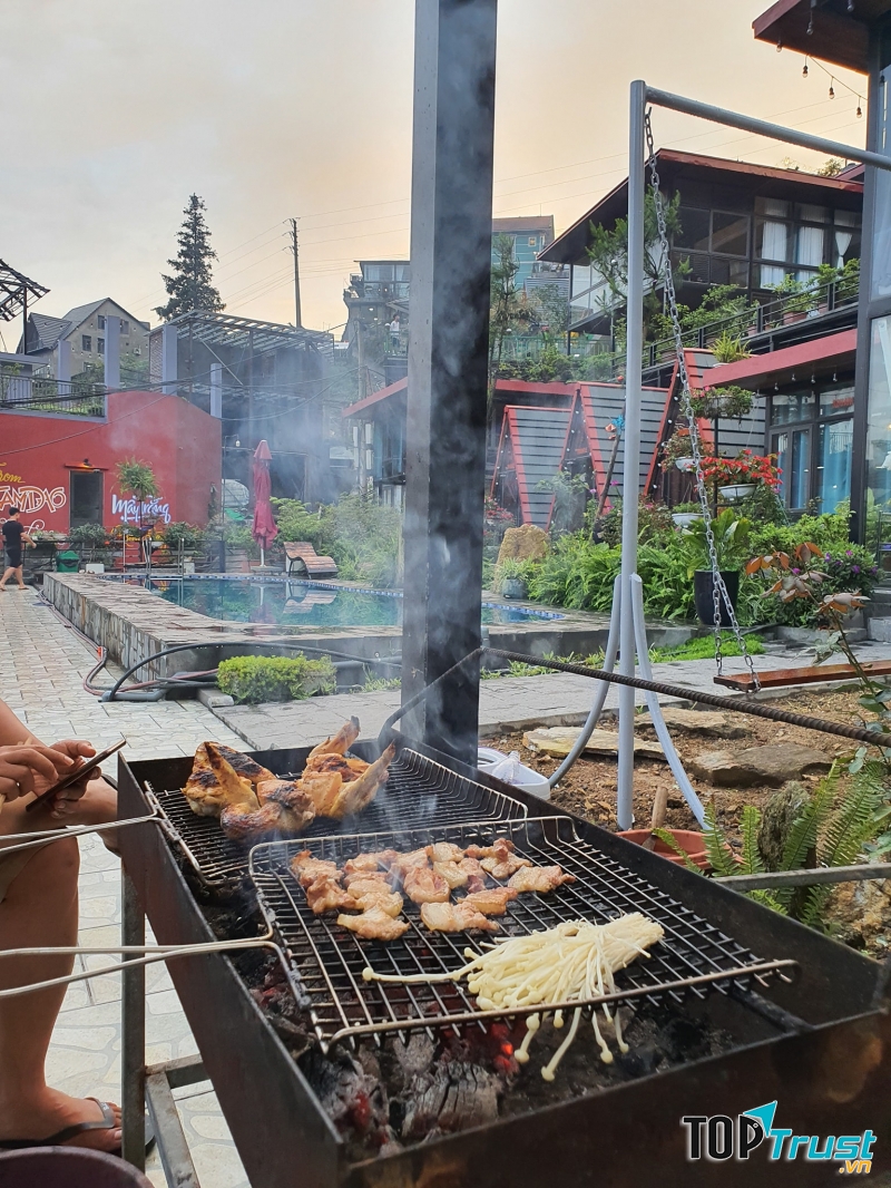 Bạn còn có thể tổ chức tiệc trong khuôn viên tại Bách Xanh House