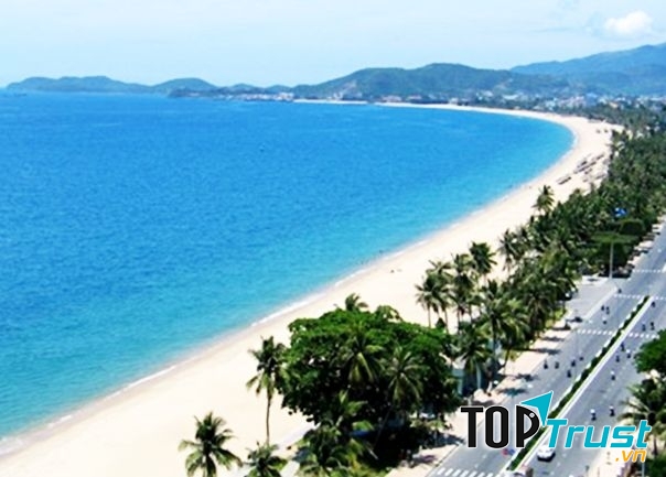 Bờ biển đầy nắng