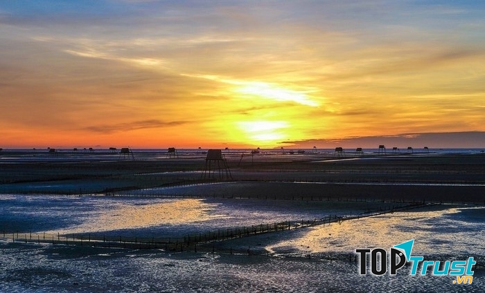 Bình minh trên biển Cồn Vành