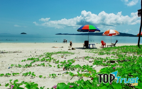 Để đón bình minh trên biển thì Hồng Vàn là một địa điểm rất thích hợp