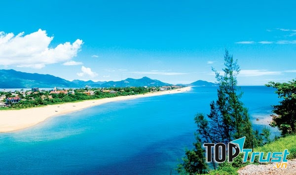 Bãi biển Lăng Cô