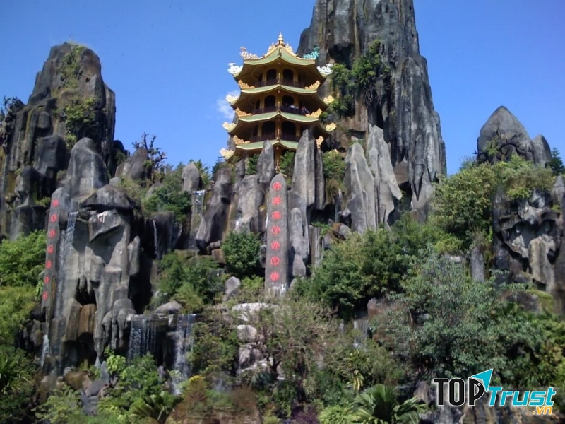 chân núi Ngũ Hành Sơn